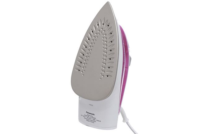 Bàn là hơi nước Panasonic NI-M250TPRA 1800W - đế được phủ Titanium chống dính