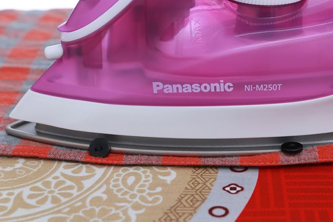 Bàn là hơi nước Panasonic NI-M250TPRA 1800W giá rẻ