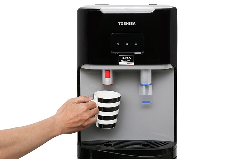 Hai vòi nước nóng lạnh riêng biệt sử dụng tiện lợi, an toàn hơn