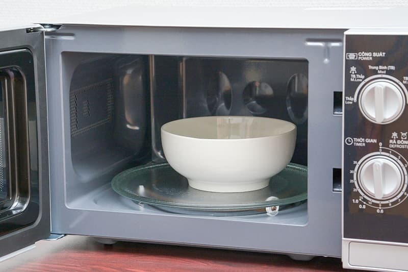 6531-sharp-r-205vn-s-20-lit-1 bảng điều khiển dễ sử dụng