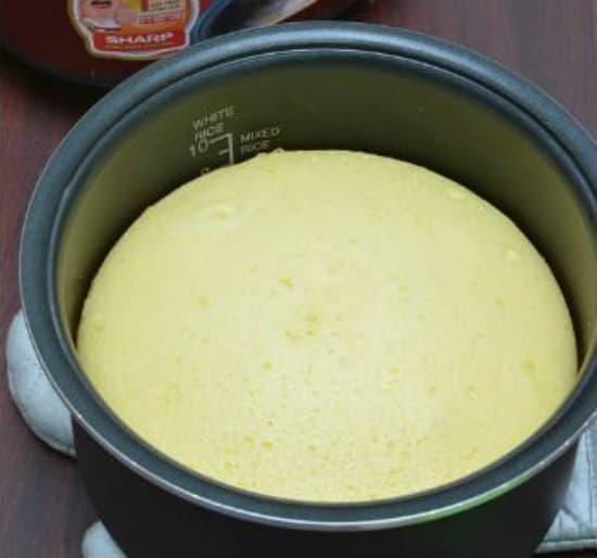 dùng tăm kiểm tra bánh