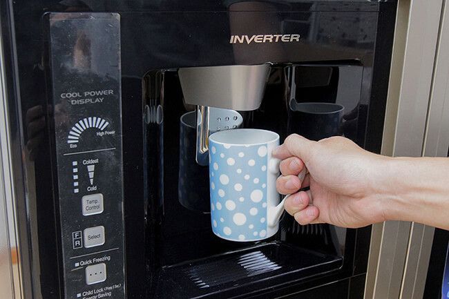 Tủ lạnh Hitachi R-W660PGV3 GBW 540 lít có ưu điểm gì? - lấy nước ngoài