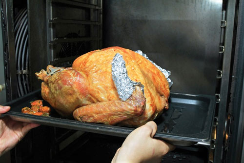 phết một lớp mật ong lên gà