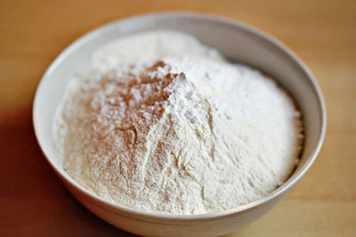 Để bột nở trong tủ lạnh giúp khử mùi hôi của rau