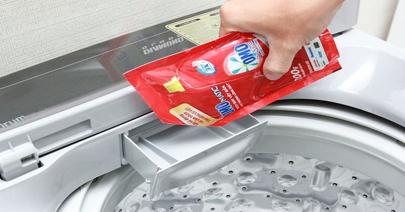 dùng quá nhiều chất tẩy rửa cũng như bột giặt