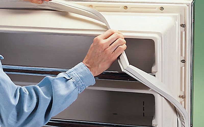 Bước 5: Kiểm tra và thay thế gioăng cao su nếu cần