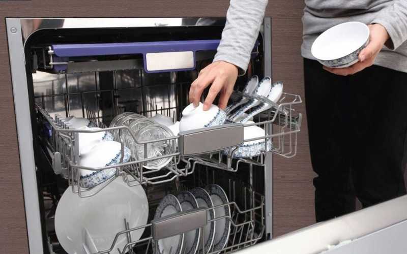 Luôn đảm bảo các vật dụng không chồng lên nhau để nước dễ dàng tiếp cận mọi bề mặt Luôn đảm bảo các vật dụng không chồng lên nhau để nước dễ dàng tiếp cận mọi bề mặt
