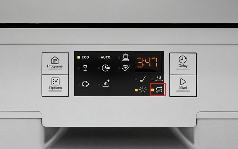 Đèn báo sáng khi ngăn chứa muối cần được bổ sung