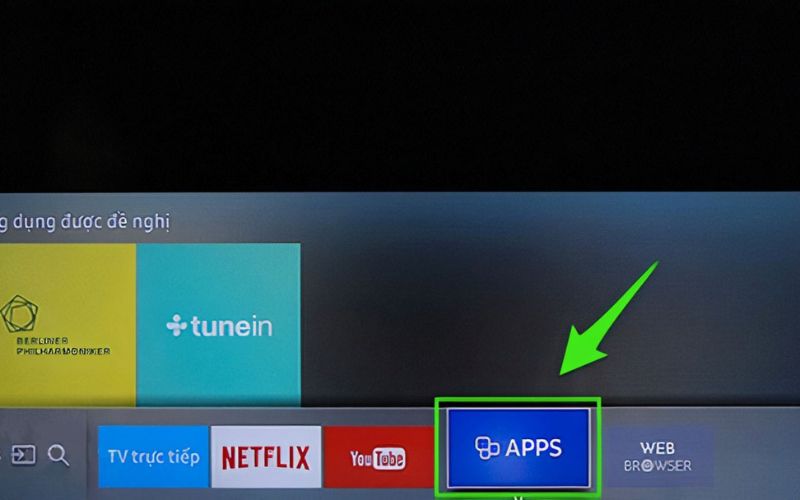 Trên màn hình chính của tivi, di chuyển đến mục "Apps" (Ứng dụng)