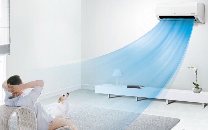 Chức năng sưởi của điều hòa có thể khiến độ ẩm trong không khí giảm, làm da trở nên khô