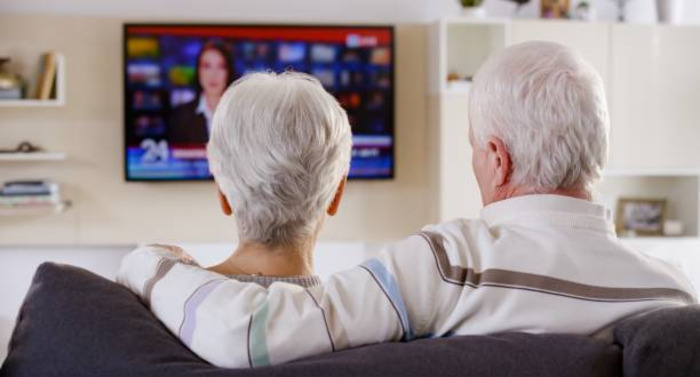 Kích thước Tivi 65 inch LG có chân đế để bàn