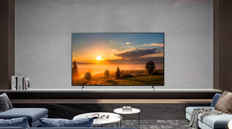 Lắp đặt Tivi Sony 65 inch ở đối diện sofa giúp bạn có được tư thế xem thoải mái nhất