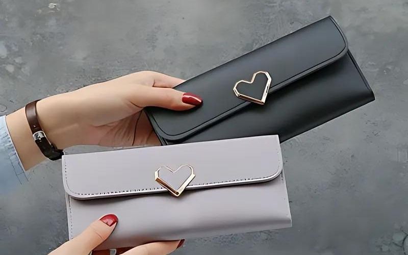 Chiếc ví da nhỏ gọn, tiện lợi mà vẫn đảm bảo sự thanh lịch cho người phụ nữ hiện đại