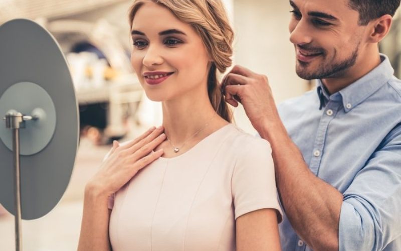 Trang sức mang lại sự tinh tế và ý nghĩa cho món quà 20/10 dành tặng vợ yêu