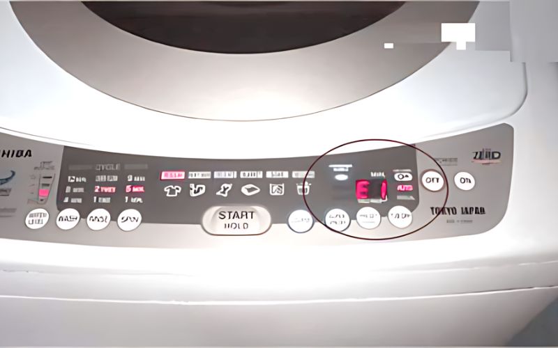 Màn hình hiển thị lỗi E1 máy giặt Toshiba, dấu hiệu cho thấy hệ thống thoát nước đang gặp vấn đề