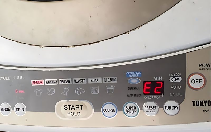 Màn hình hiển thị mã lỗi E2 khi máy giặt Toshiba gặp vấn đề với công tắc cửa