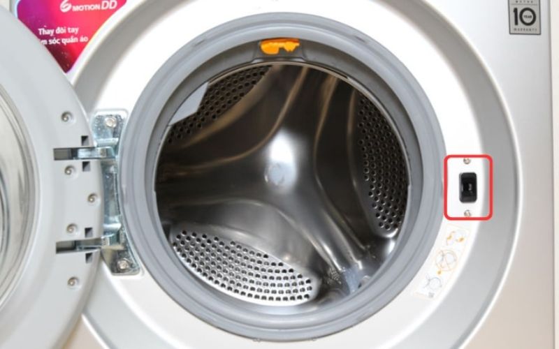 Công tắc cửa gặp sự cố, máy giặt không khởi động và hiển thị mã lỗi E2