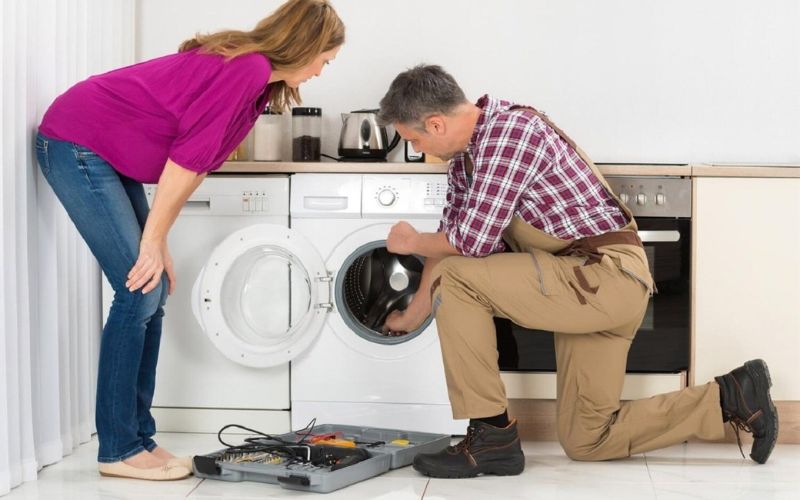 Lỗi hệ thống do bo mạch hỏng thường dẫn đến việc máy giặt không nhận lệnh đúng cách