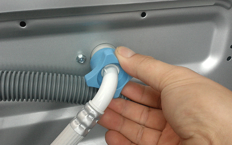 Van cấp nước hỏng sẽ khiến nước không thể đi vào máy giặt