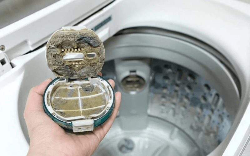 Cần vệ sinh ngay lưới lọc nếu kiểm tra thấy có nhiều bụi bẩn