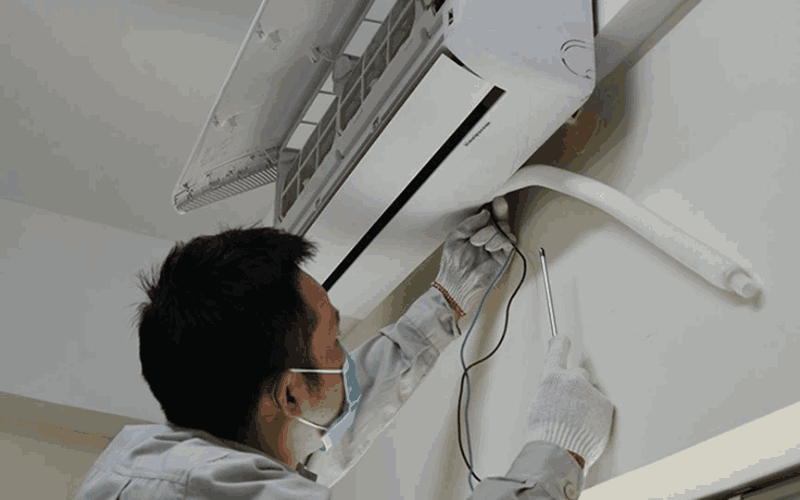 Kiểm tra ống thoát nước nếu bạn thấy điều hòa không hoạt động.