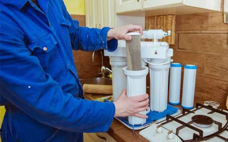 Sự tích tụ cặn bẩn trên màng lọc có thể là nguyên nhân làm máy lọc nước AO Smith kêu tít tít