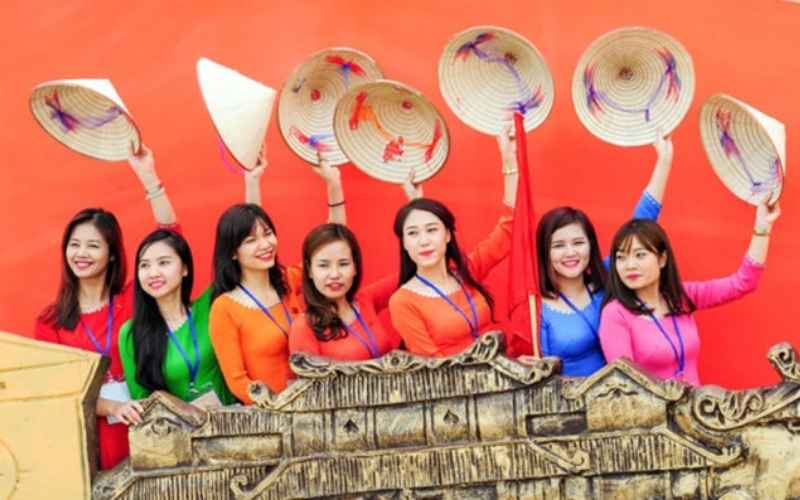 Sự tri ân phụ nữ vào ngày 20/10 thể hiện lòng biết ơn sâu sắc từ gia đình và xã hội