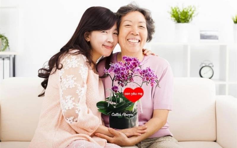 Thiệp chúc mừng kèm lời nhắn chân thành là cách tuyệt vời để gửi gắm yêu thương vào ngày đặc biệt