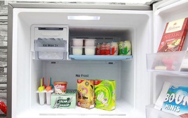 Nhiệt độ ngăn đông được điều chỉnh đúng khoảng -18 độ giúp kéo dài thời hạn sử dụng thực phẩm
