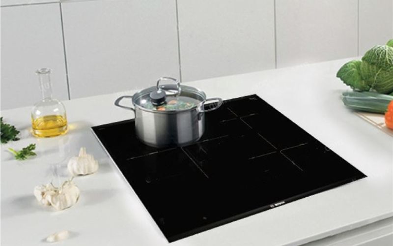 Đảm bảo dùng nồi chảo đáy từ để tránh làm hư hỏng bếp và đạt hiệu suất đun nấu cao