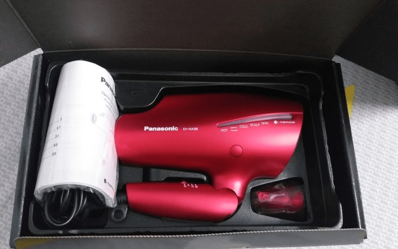 Máy sấy tóc Panasonic EH-NA98RP645 là một lựa chọn tối ưu để tặng nàng chăm sóc mái tóc