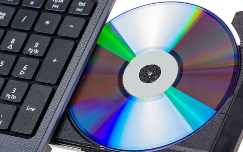 Sử dụng DVD, USB chất lượng tốt, có video tương thích