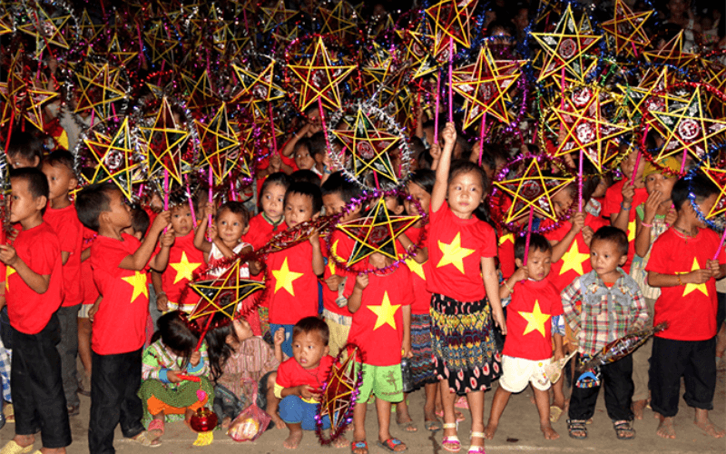 Rước đèn là hoạt động không thể thiếu của tết Trung Thu