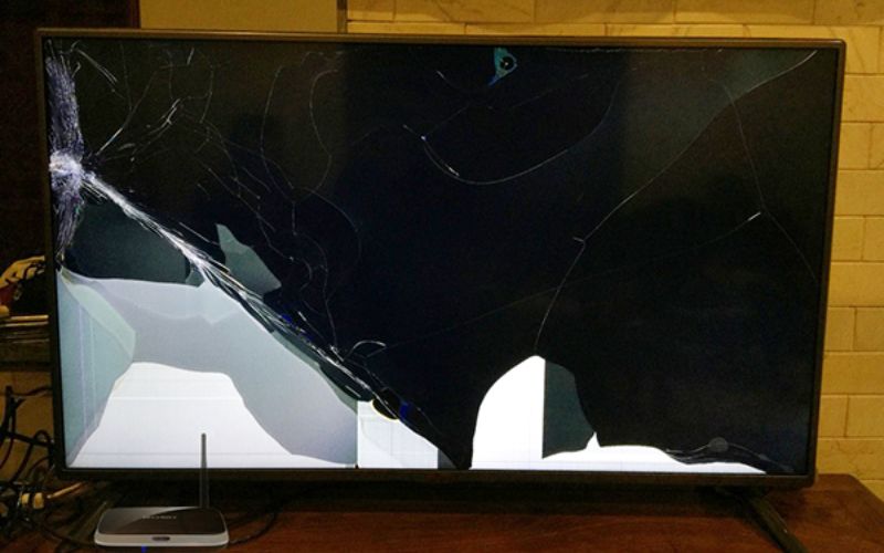 Tivi bị vỡ màn cần thay màn hình để khôi phục chất lượng hiển thị
