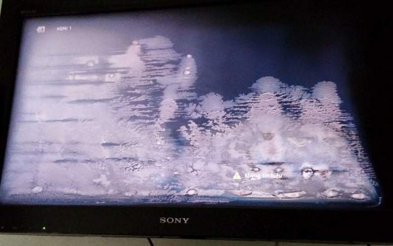 Độ ẩm cao vào những ngày nồm dễ làm tivi bị nước xâm nhập vào màn hình