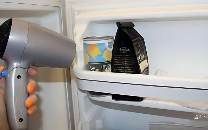 Bước 3: Sấy khô tủ lạnh ngay lập tức