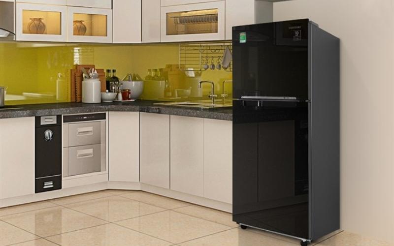 Thiết kế sang trọng với lớp vỏ sáng bóng, vệ sinh thuận tiện và chống bám bẩn