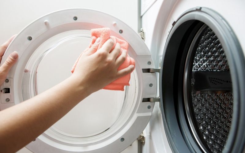 ve sinh may giat cua ngang electrolux hinh 4