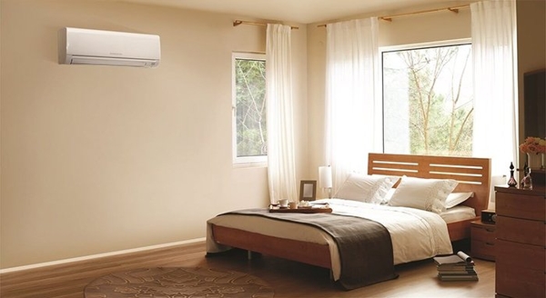 837 co nen lap may lanh tren dau giuong