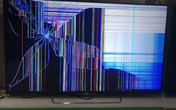 thay man hinh tivi bi vo hinh1 1727353984